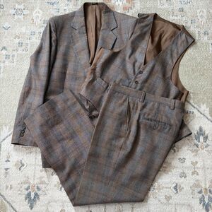 1970's Sears Roebuck Mens 3 Piece Suit, Windowpane Plaid 41R, 34x31 Pants Brown